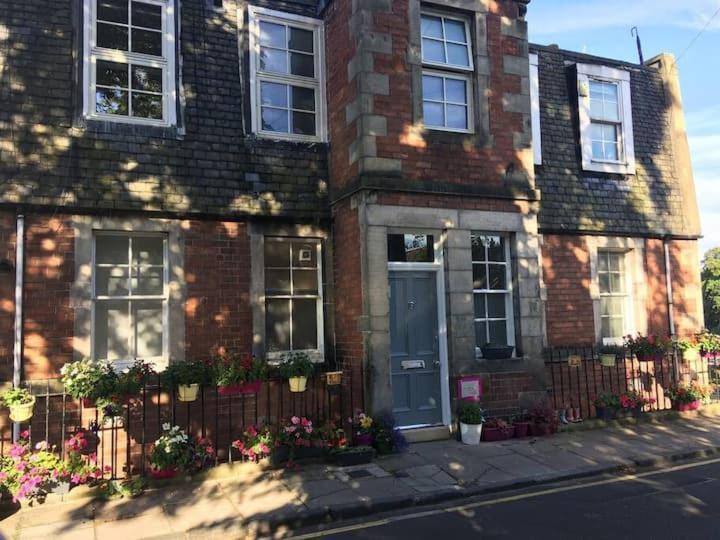 Beautiful Scandi-Inspired One Bed In Stockbridge Edimburgo Exterior foto